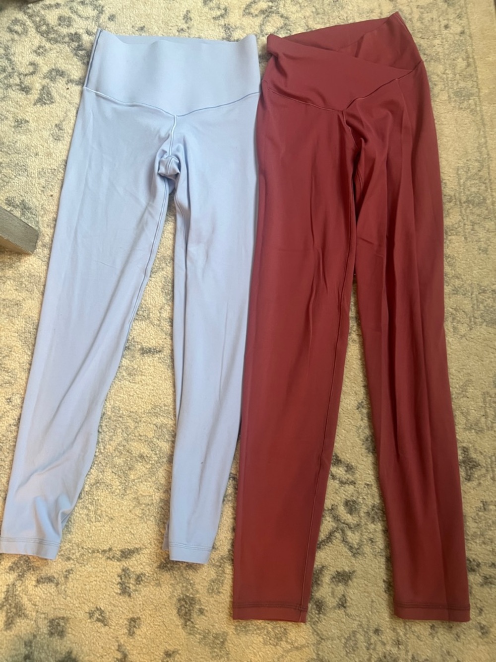 Off line by Arie High-Waist Seamless Leggings - Light Blue & Burgundy